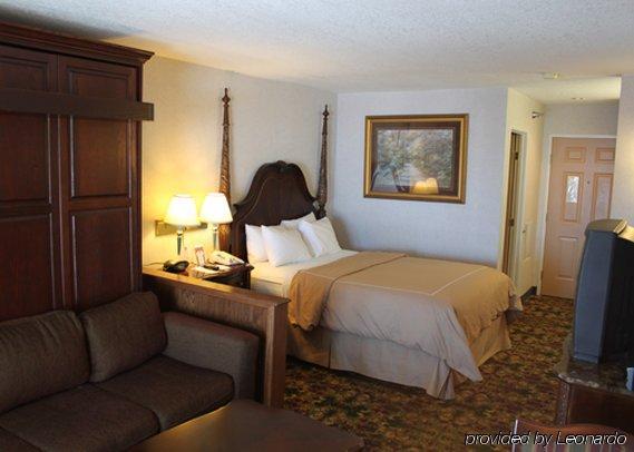 Hotel Crown Choice & Lakeview And Waterpark Mackinaw Stadt